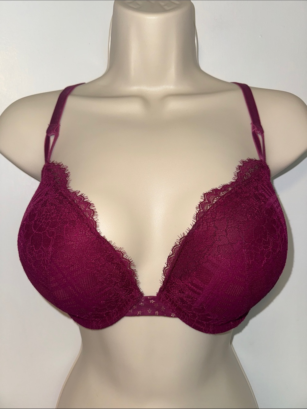 Victoria’s Secret Lace Push Up Bra Berry Purple Velvet Straps Women’s 32DDD 32F
